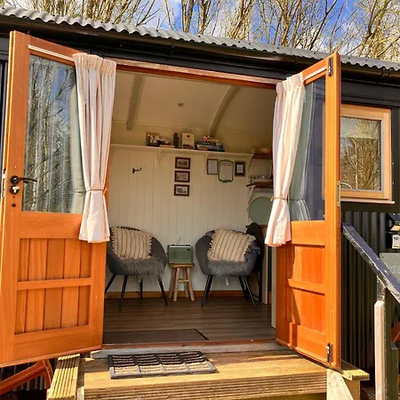 Archie The Shepherd's Hut * Penruddock
