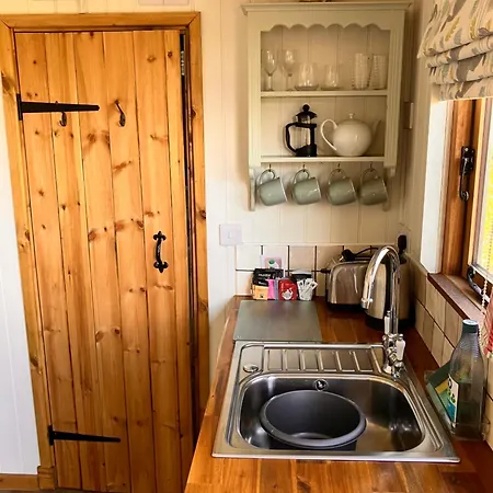 Archie The Shepherd's Hut Chalet