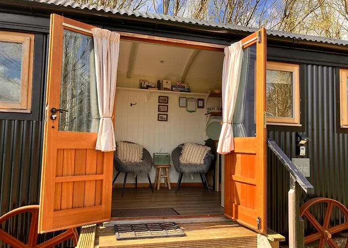 Archie The Shepherd's Hut * Penruddock